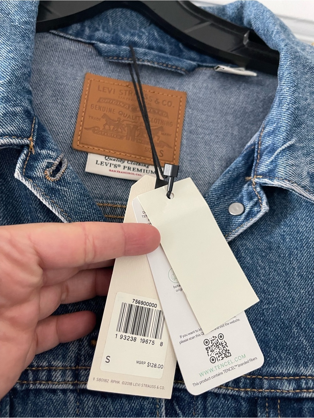 Nwt Levi’s belted denim trucker jacket - Picture 7 of 11